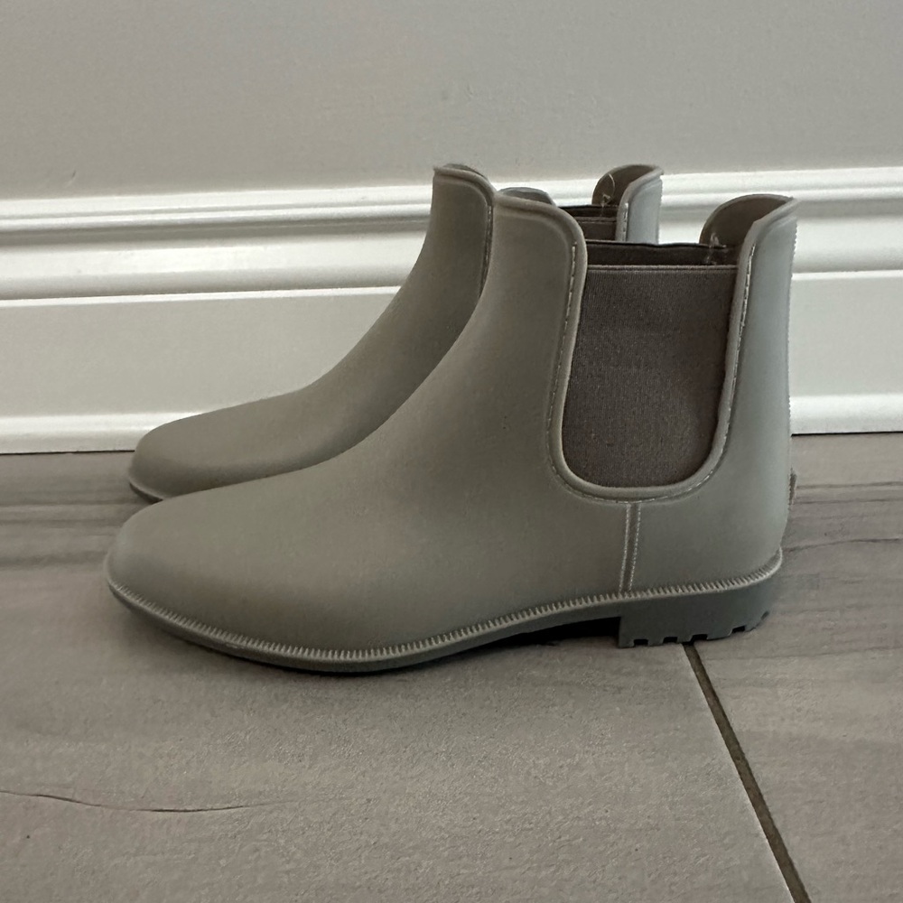 Rain Boots, Size 9 (Never Worn)